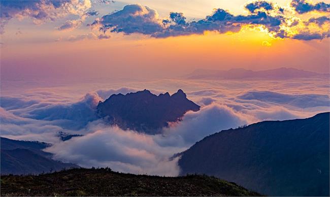 Bach Moc Luong Tu - Dawn on High Clouds