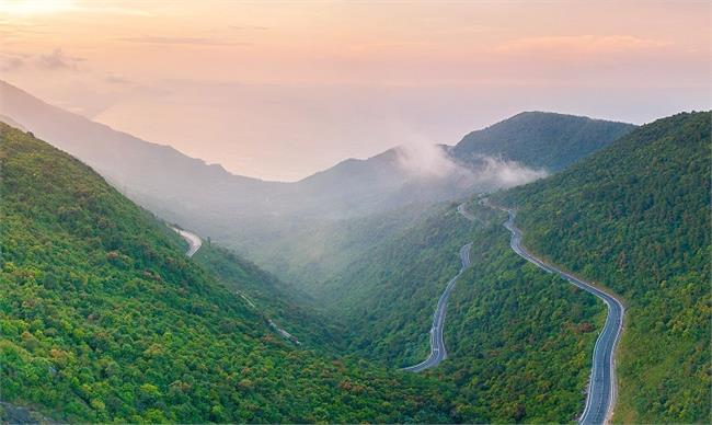 Hai Van pass: One of the most scenic hillside roads in Vietnam