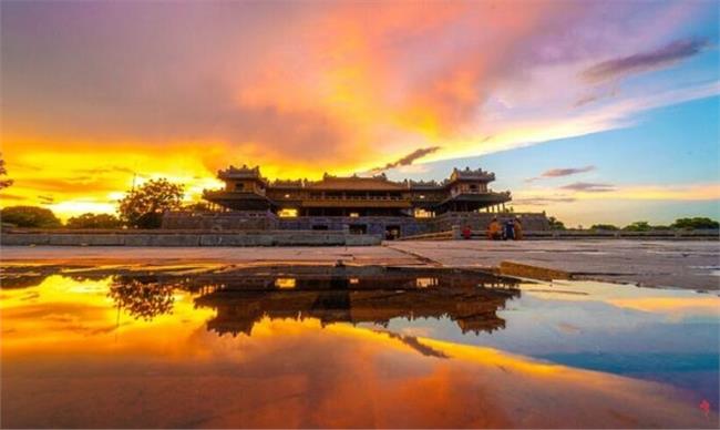 Enjoy the romantic and dreamy scenery in Hue