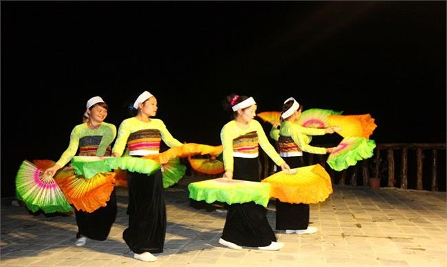 Enjoy a traditional Thai dance performance of Thai ethnic