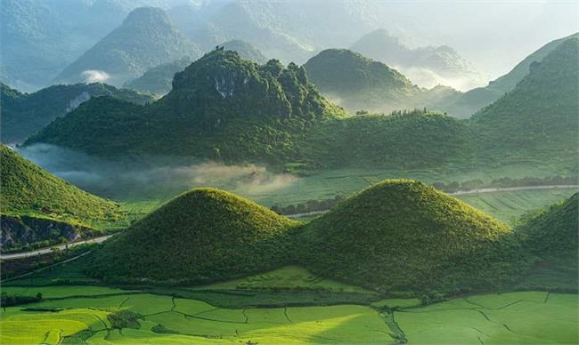 Explore Fairy Mountain which is one of the stunning highlights in Ha Giang
